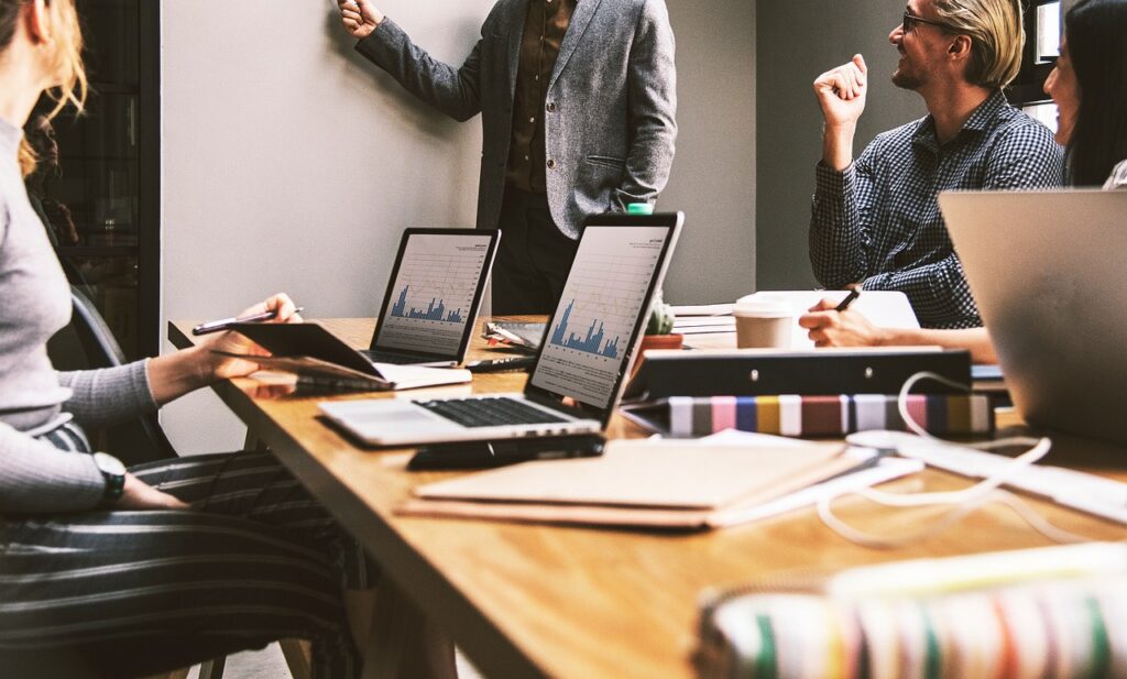 Reunión de equipo de Metanálisis diseñando un plan de trabajo
